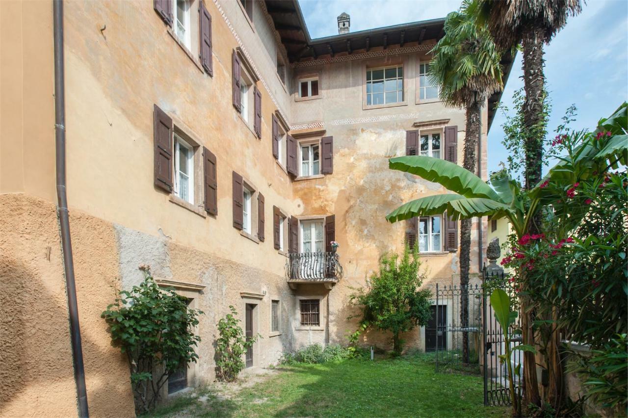 Apartamento Dimora Storica Caproni Arco Exterior foto