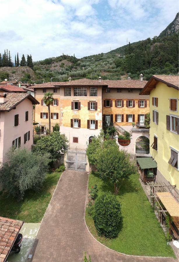 Apartamento Dimora Storica Caproni Arco Exterior foto